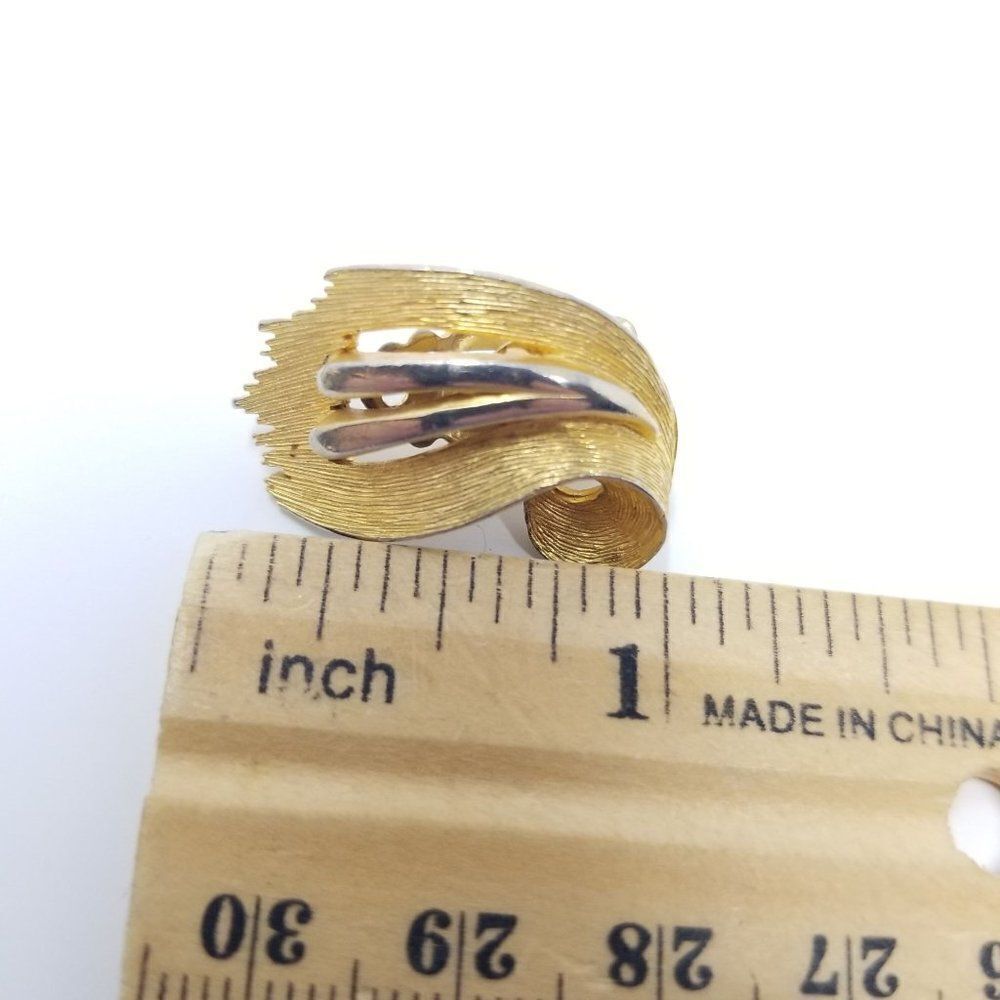 Vintage Gold Tone Clip On Earrings, Retro Mid-century Style, Estate - Picture 3 of 4